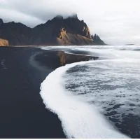 Visita a la Playa de Arena Negra en Punalu´s